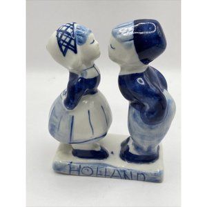 Holland Delft Blue Dutch Boy/Girl Kissing Figurine Hand Painted Collectable